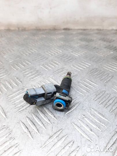 Форсунка Opel Astra 1.6 A16XER 2011