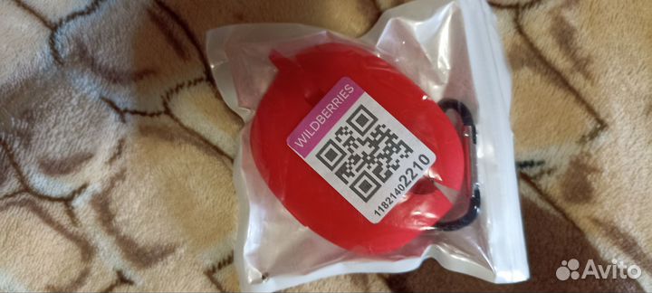 Силиконовый чехол с карабином