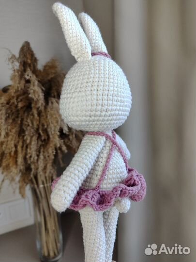 Игрушка вязаная зайка