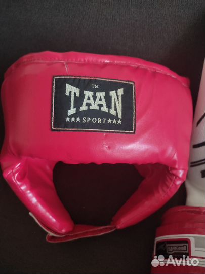 Боксерские перчатки, шлем, футы