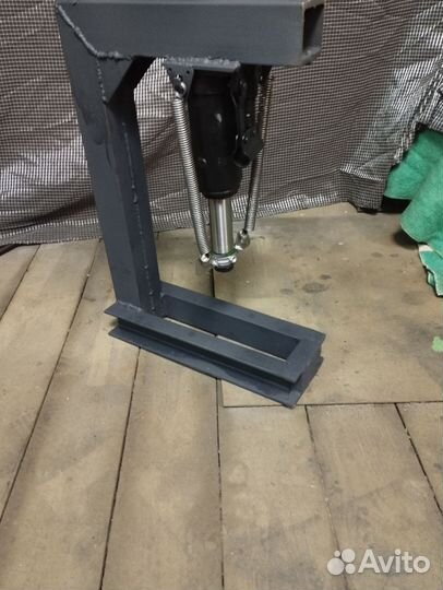 Г-образный пресс для гаража