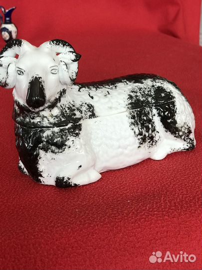 Кузнецовский фарфор. Старинная масленка «Барашек»