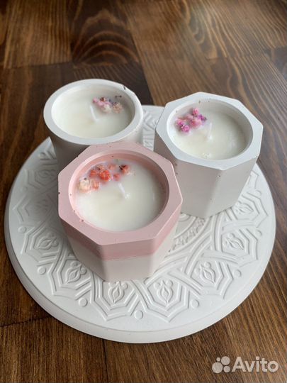 Свечи в гипсовом кашпо