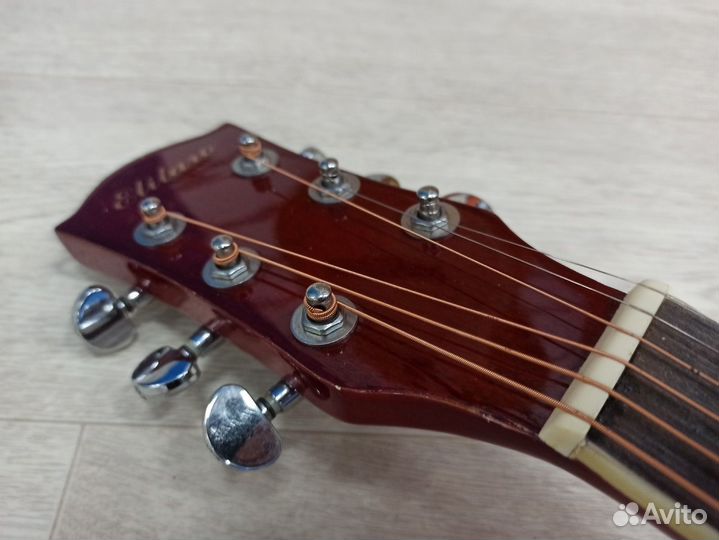 Новая акустическая гитара