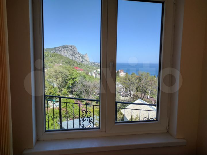 Дом 35 м² на участке 5 сот.