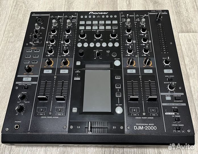 Pioneer DJM 2000 4-канальный микшер