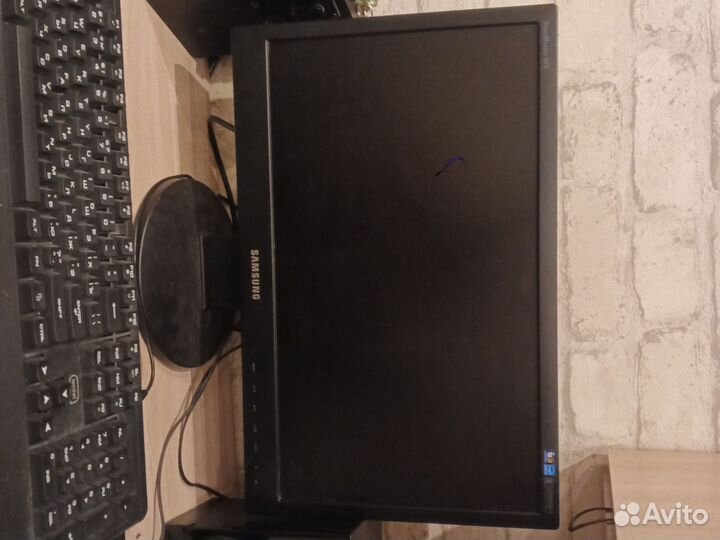 Монитор 21 дюйм