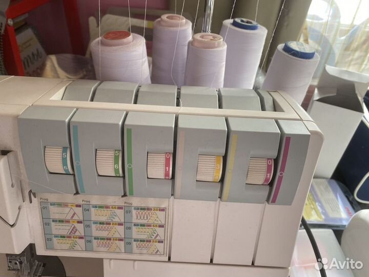 Коверлок pfaff 4852