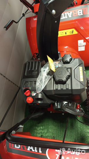 Снегоуборщик бензиновый BR-756S