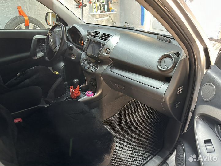 Toyota RAV4 2.4 AT, 2012, 123 000 км