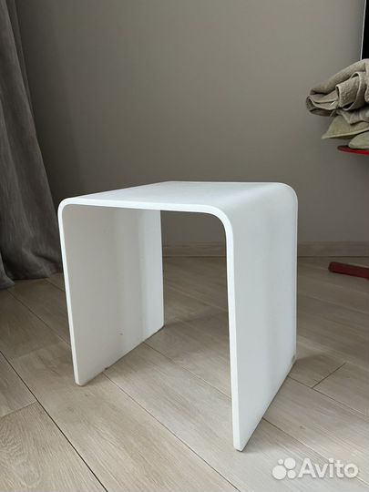 Стул из искусственного камня