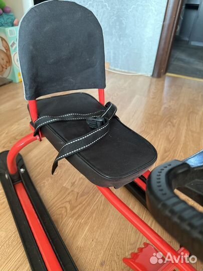 Детский снегокат со спинкой и ручкой