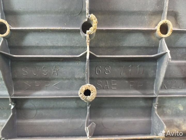 Накладка на подножку правая Mazda Bongo Friendee