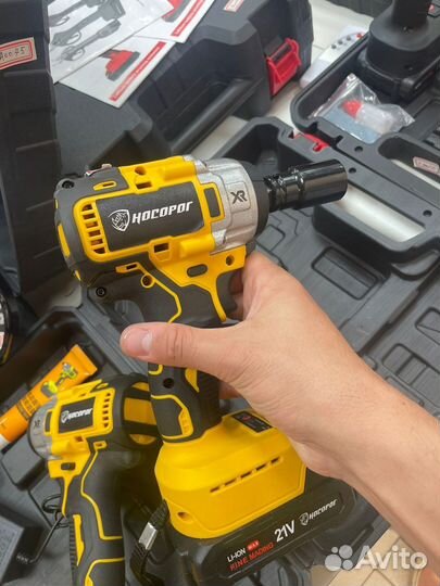 Гайковерт аккумуляторный 400нм с регулировкой