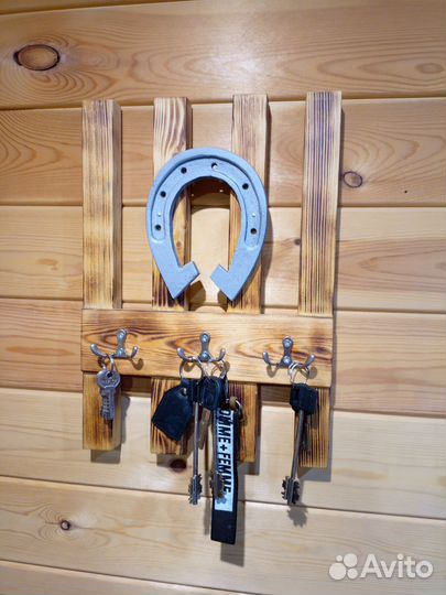 Ключница настенная из дерева
