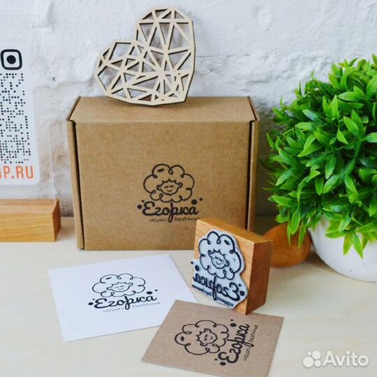 Штамп с логотипом для брендирования упаковки