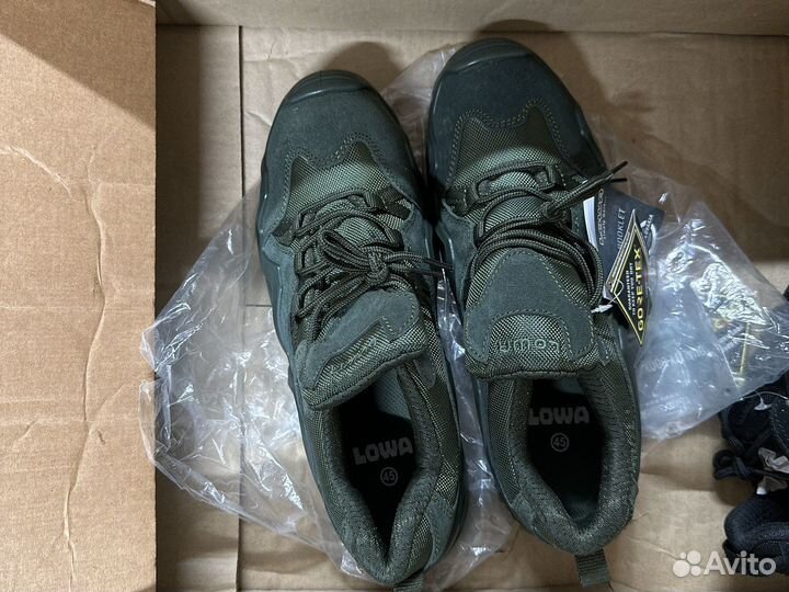 Трекинговые кроссовки 44. lowa