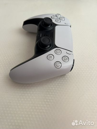 DualSense Wireless Controller (PS5)