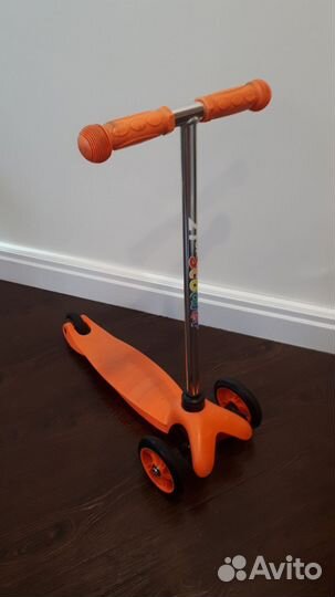 Самокат трехколесной