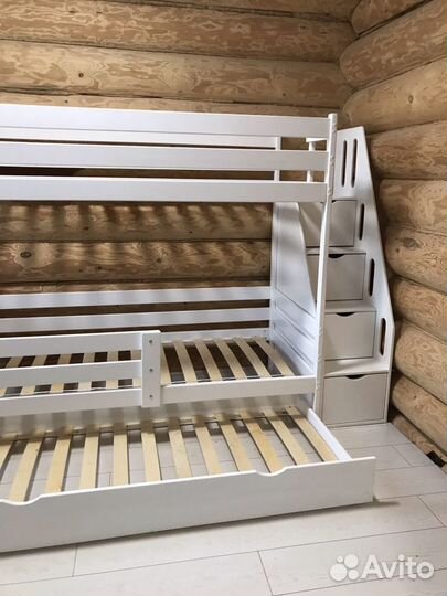 Кровать двухьярусная Август с лестницей комодом
