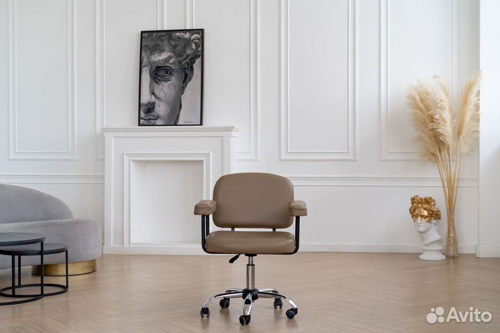 Парикмахерское кресло