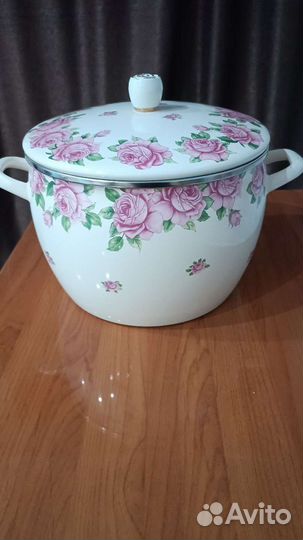 Кастрюля Wellberg эмалированная новая