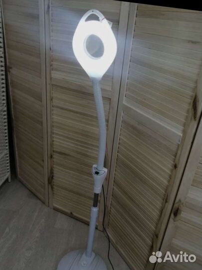 Лампа лупа напольная