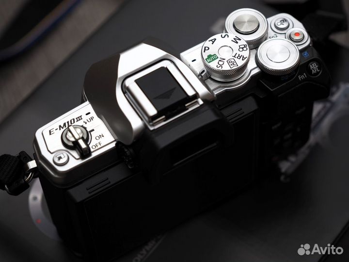 Olympus OM-D E-M10 Mark III