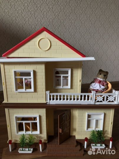 Игрушечный домик с мебелью