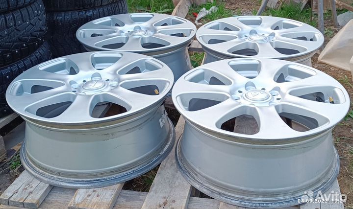 Литые диски R16 5*114.3 DIA 66.1 ET40 Дастер