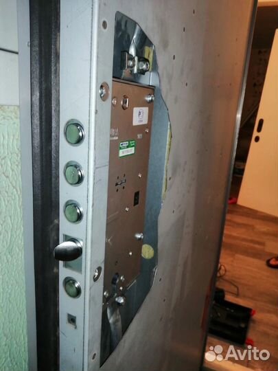 Вскрытие, замена, врезка и ремонт замков