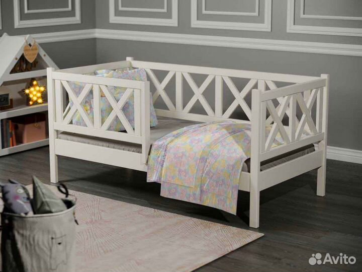 Кроватка от 2х лет с бортиком из натурального дере