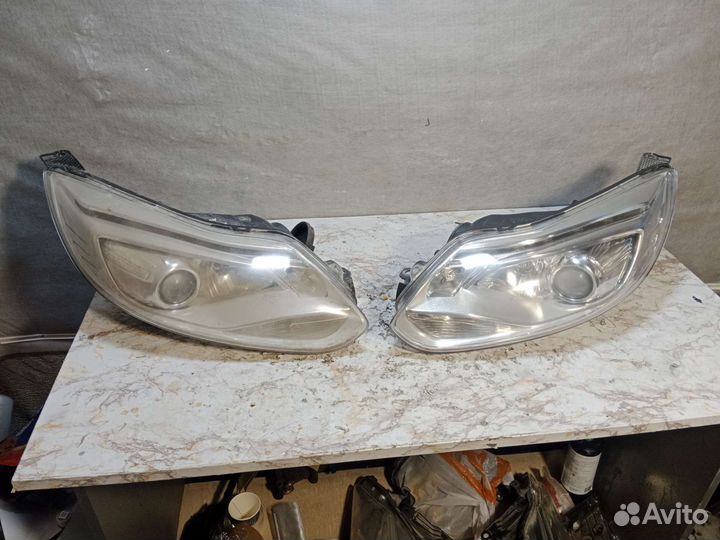 Фара правая и левая Ford focus 3 Ксенон