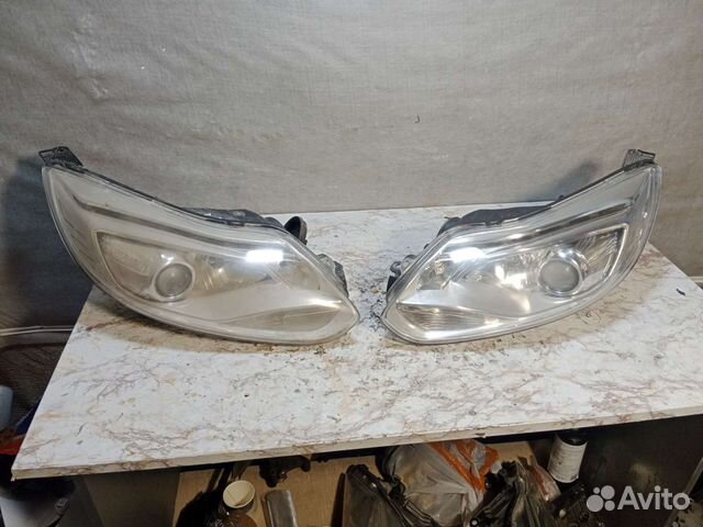 Фара правая и левая Ford focus 3 Ксенон