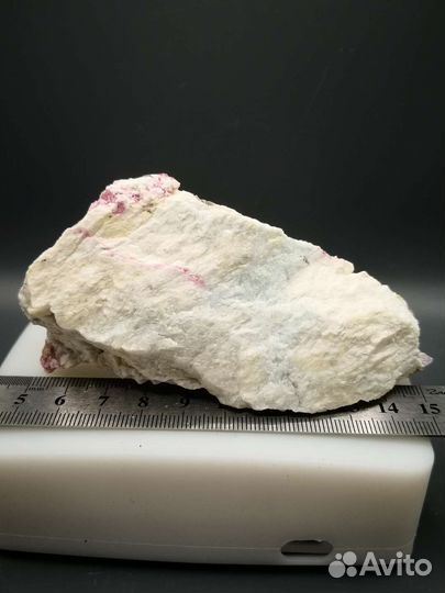 Турмалин (рубеллит), лепидолит, кварц. Малхан