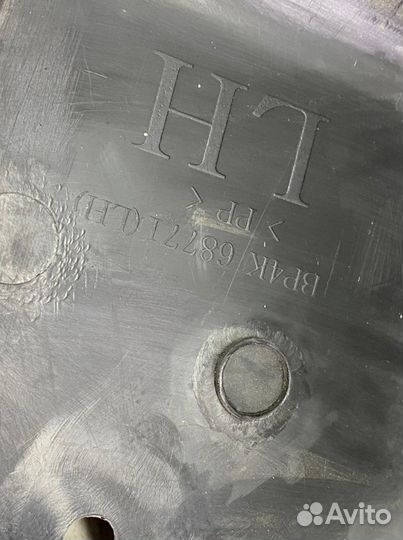 Обшивка задней арки Mazda 3