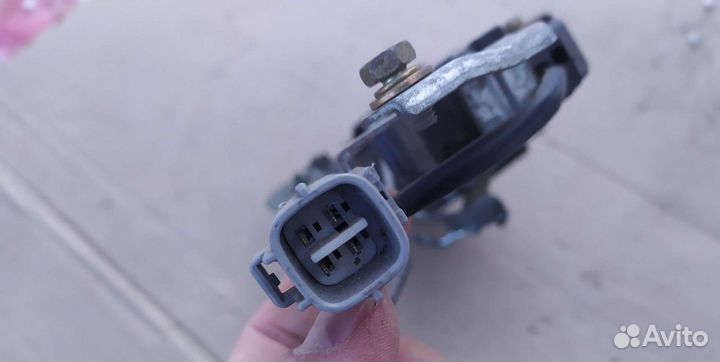 Замок двери Тойота марк2