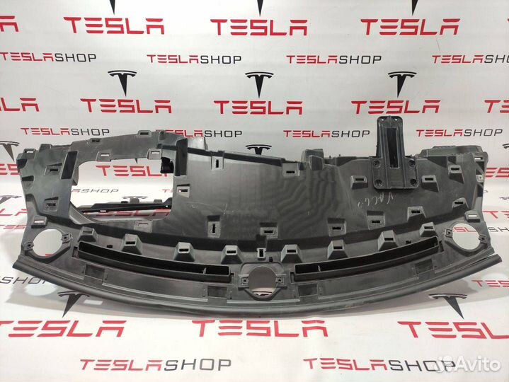 Пластиковый каркас центральной панели Tesla