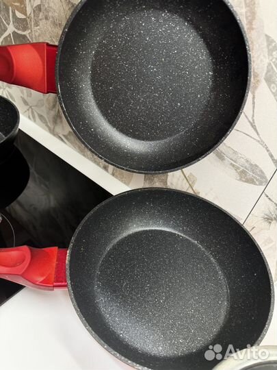 Набор посуды красный