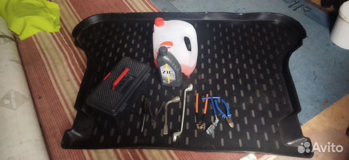 Коврик в багажник (LADA Vesta) + автонабор