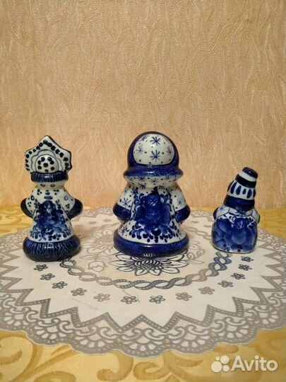 Фарфоровый Дед мороз и снегурочка гжель