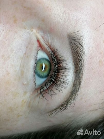 Модель на наращивание ресниц