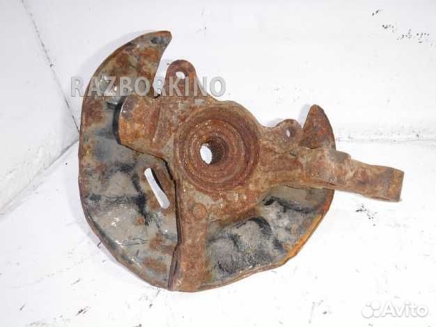 Кулак передний правый