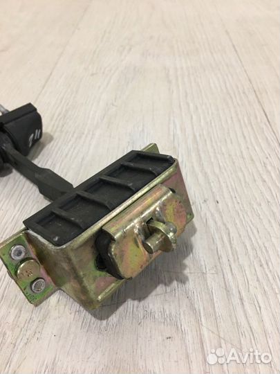 Ограничитель двери задний правый Mercedes Benz