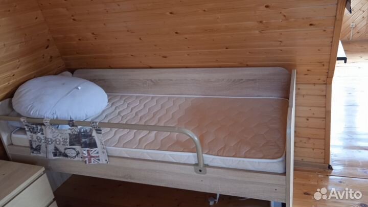 Кровать, тумбы, шкаф, стол компьютерный, комод