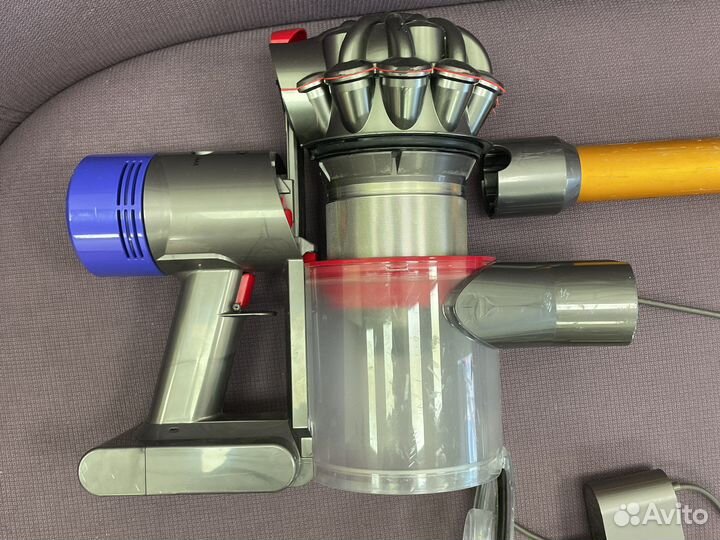 Dyson V7