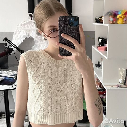 Жилетка вязанная женская