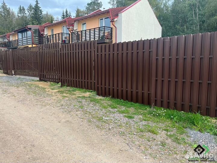 Заборы из штакетника / монтаж заборов