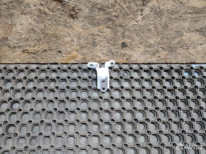 Петля двери передняя левая Genesis G70 седан G4KL