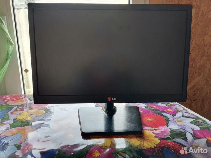 Монитор LG19EN33S
